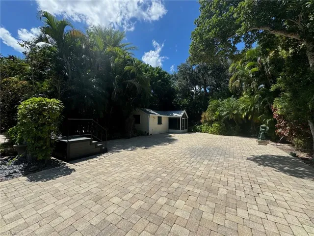 View of patio / terrace featuring an outdoor structure