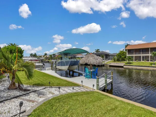 Private Boat Dock w/ Tiki Bar & 14k LB Lift