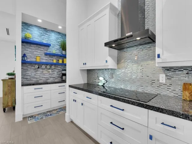 Cooktop & Beverage Bar