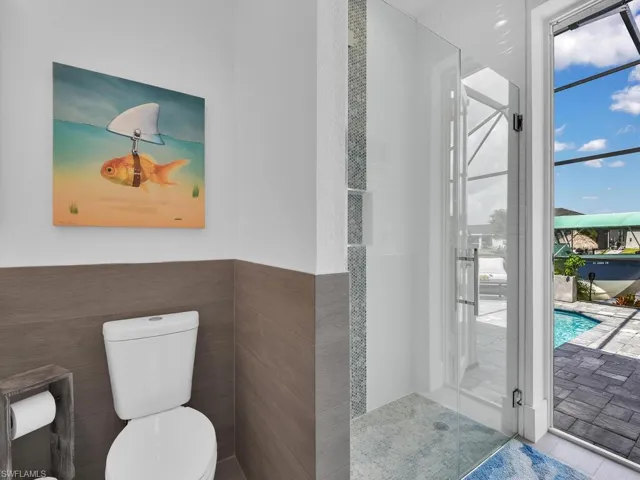 Guest Suite/Pool Bath