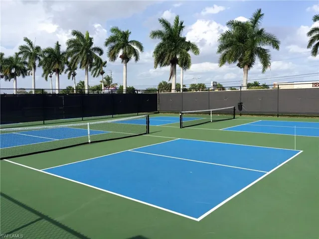 8 Pickleball courts