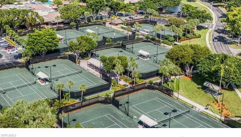13 Har-Tru tennis courts