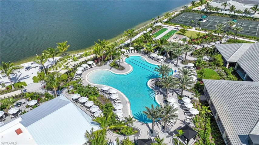 Welcome home at Esplanade Lake Club!