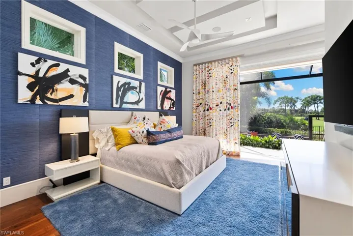 5th Bedroom- corner sliding doors