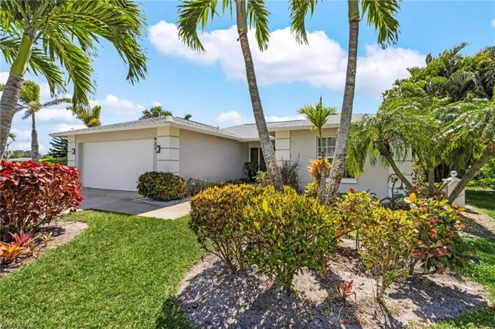 934 Charlemagne Blvd, Naples Fl 34112