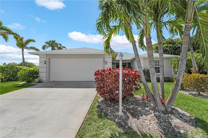 934 Charlemagne Blvd, Naples Fl 34112