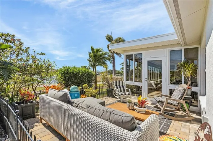 934 Charlemagne Blvd, Naples Fl 34112