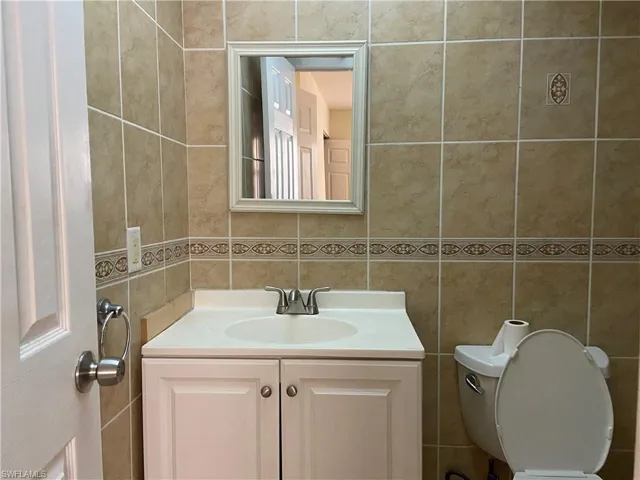 180 Turtle Lake Ct 102, Naples, Florida 34105