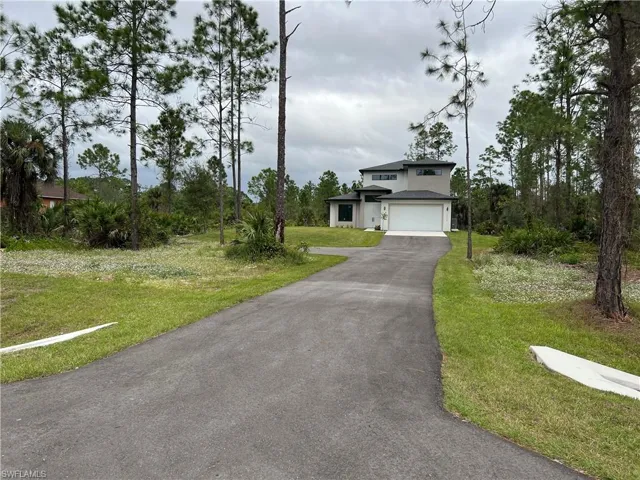 Long driveway, with great extra parking space for Family and Guests.