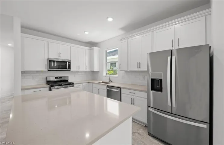 7064 Chapel Creek LN, NORTH FORT MYERS FL 33917