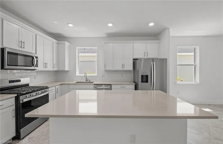7064 Chapel Creek LN, NORTH FORT MYERS FL 33917