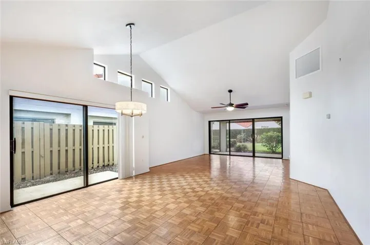 907  Reef Point  CIR, Naples, FL 34108