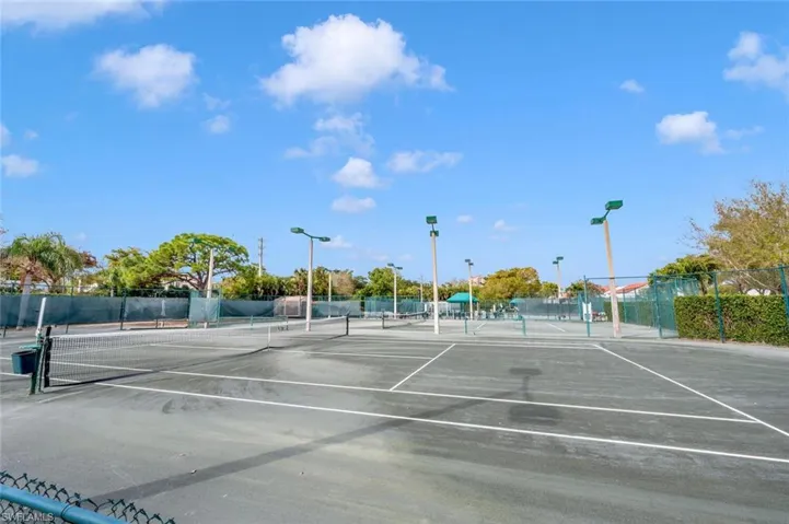 907  Reef Point  CIR, Naples, FL 34108