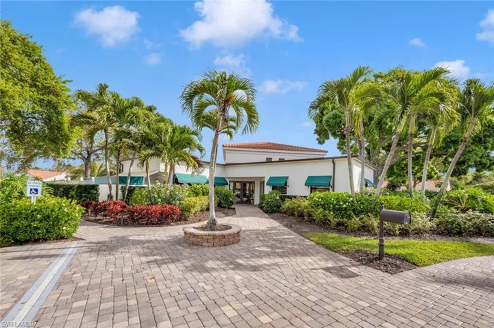 907  Reef Point  CIR, Naples, FL 34108