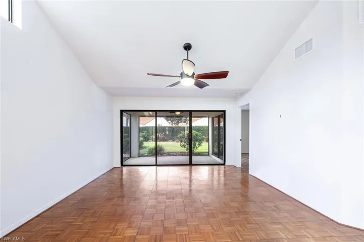 907  Reef Point  CIR, Naples, FL 34108