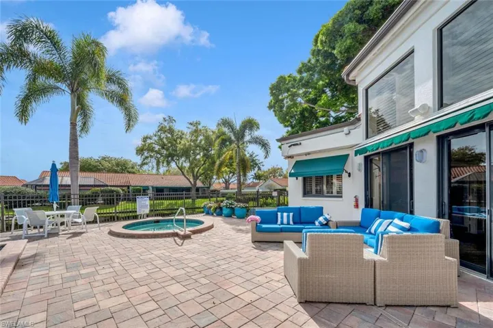 907  Reef Point  CIR, Naples, FL 34108