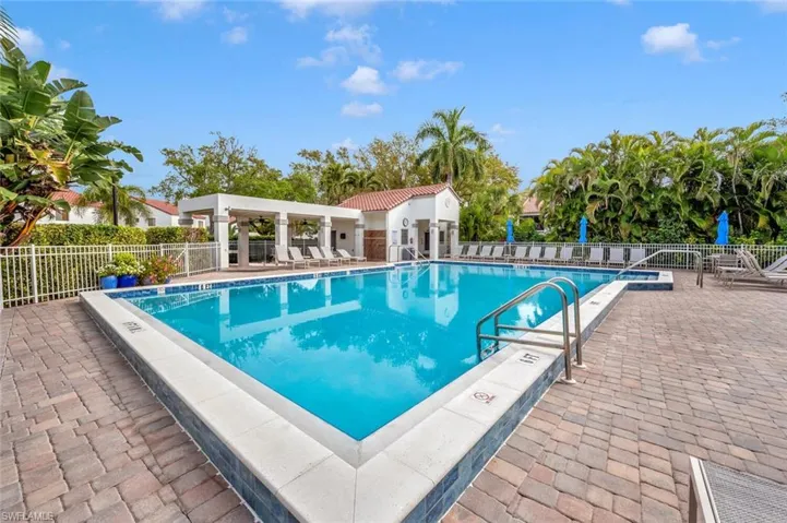 907  Reef Point  CIR, Naples, FL 34108