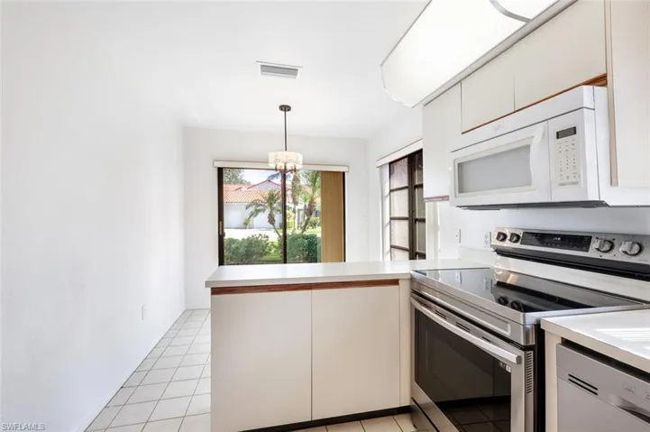 907  Reef Point  CIR, Naples, FL 34108