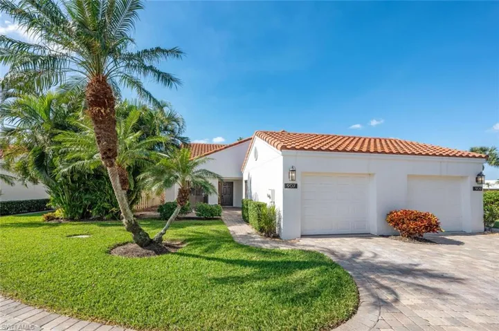 907  Reef Point  CIR, Naples, FL 34108
