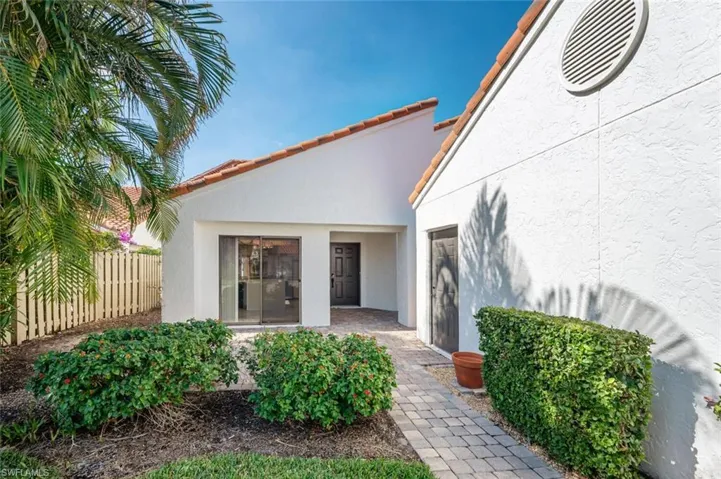 907  Reef Point  CIR, Naples, FL 34108