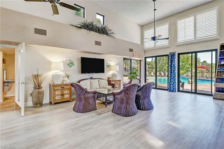 907  Reef Point  CIR, Naples, FL 34108