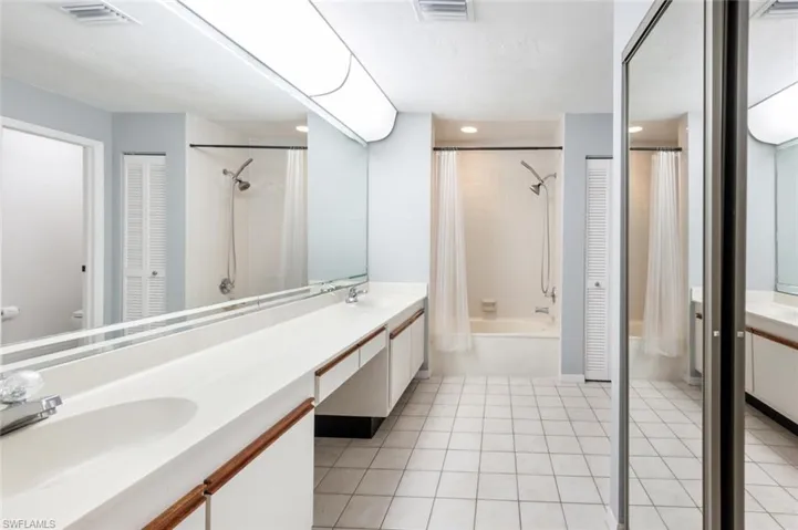 907  Reef Point  CIR, Naples, FL 34108