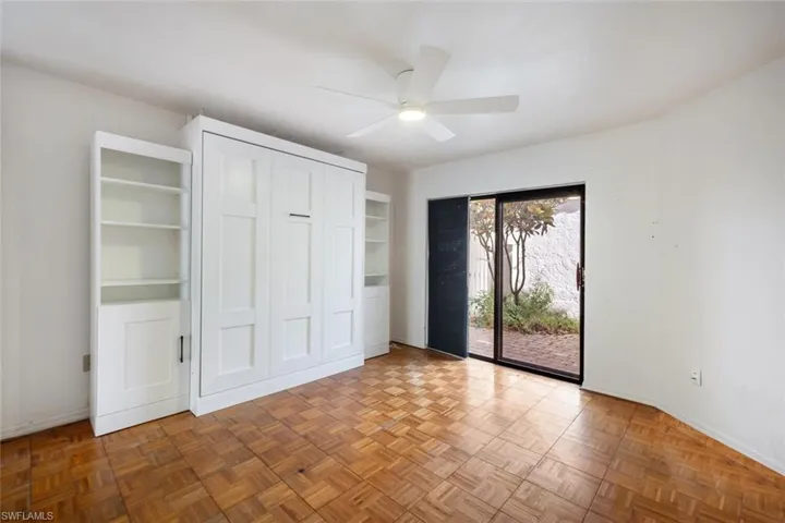 907  Reef Point  CIR, Naples, FL 34108