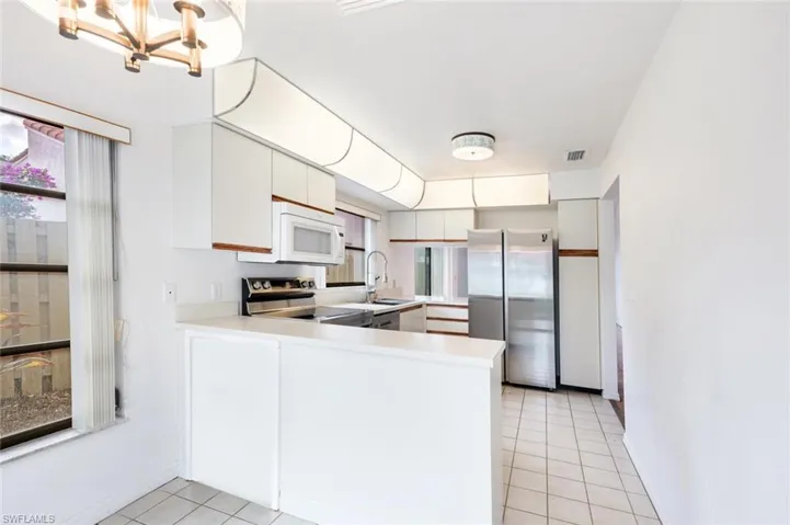 907  Reef Point  CIR, Naples, FL 34108