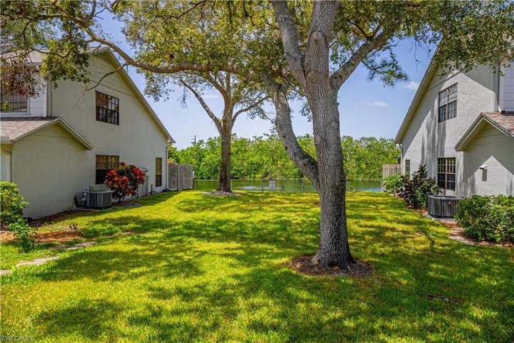 Beautiful side view of house to lake
