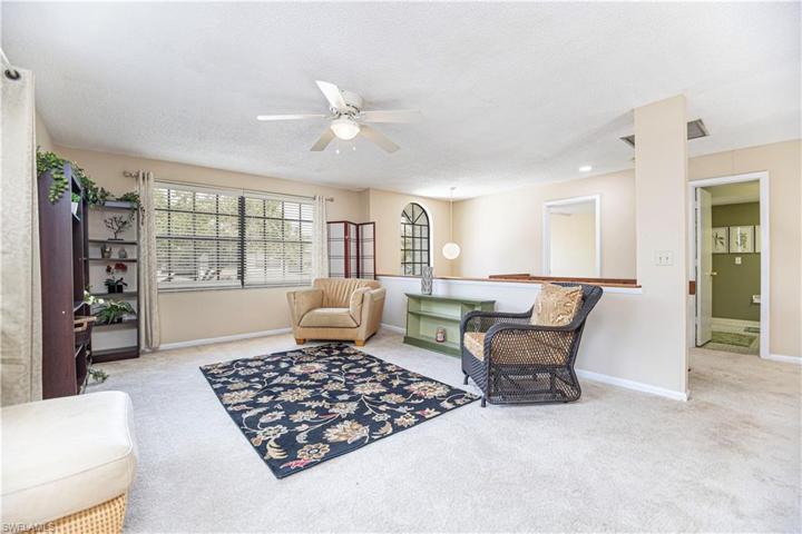 Upstairs loft/den