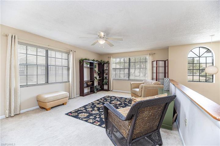 Loft/den