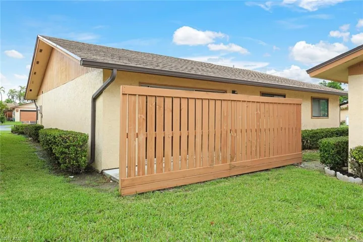 6474  Royal Woods  DR, Fort Myers, FL 33908