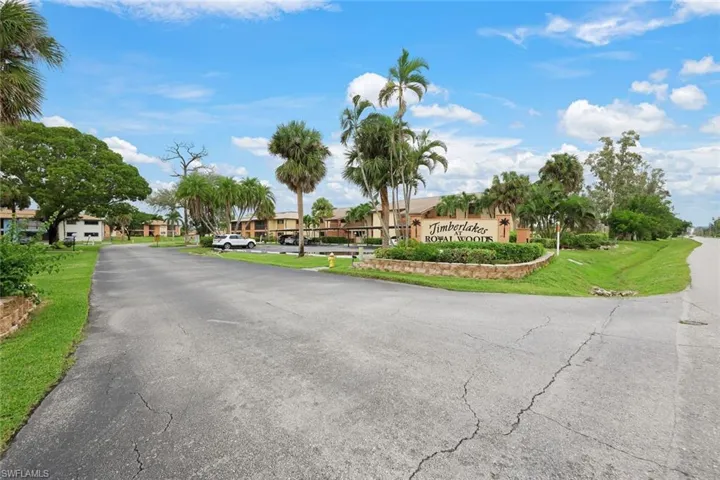 6474  Royal Woods  DR, Fort Myers, FL 33908