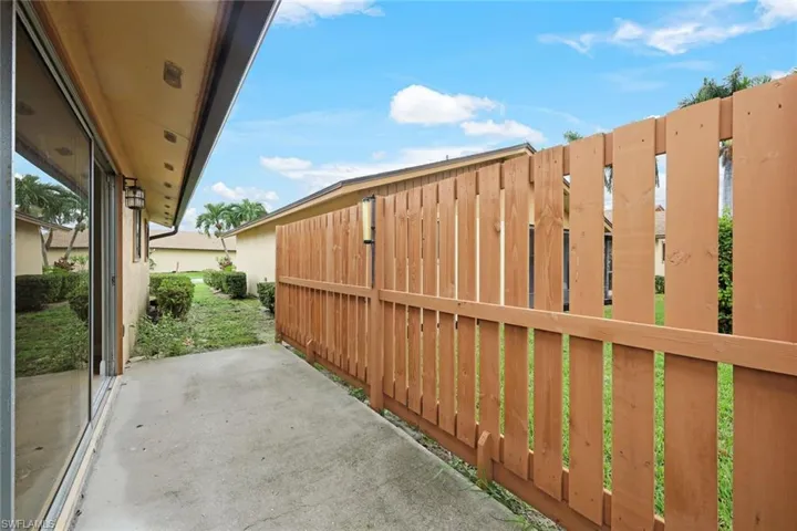 6474  Royal Woods  DR, Fort Myers, FL 33908