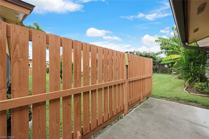 6474  Royal Woods  DR, Fort Myers, FL 33908