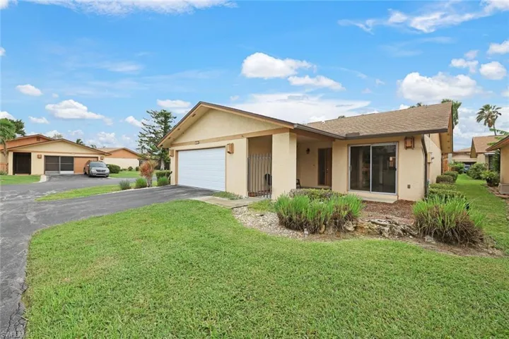6474  Royal Woods  DR, Fort Myers, FL 33908