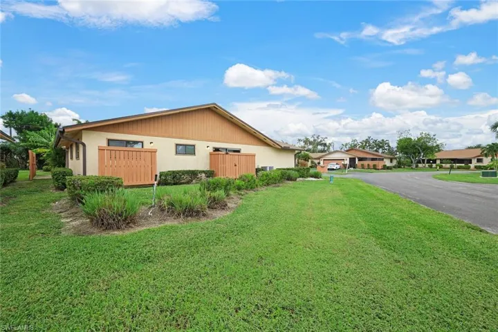 6474  Royal Woods  DR, Fort Myers, FL 33908