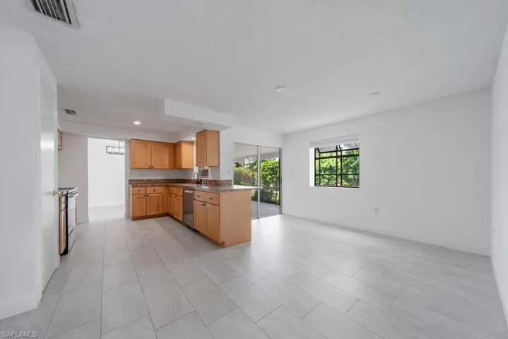 Updated Kitchen, Like New SS Appliances, Eat in breakfast Room, REFRIGERATOR NOT INCLUDED