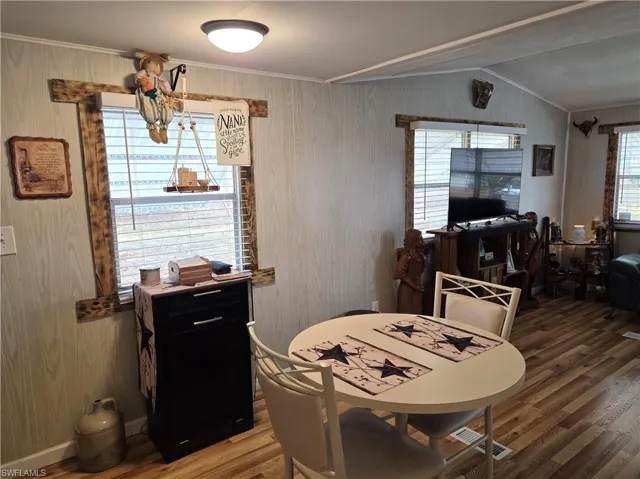 Eat-in Kitchen