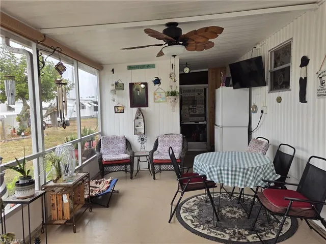 Spacious Florida Room with lots of windows!