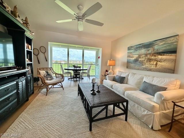 57 High Point CIR W # 302, NAPLES FL 34103