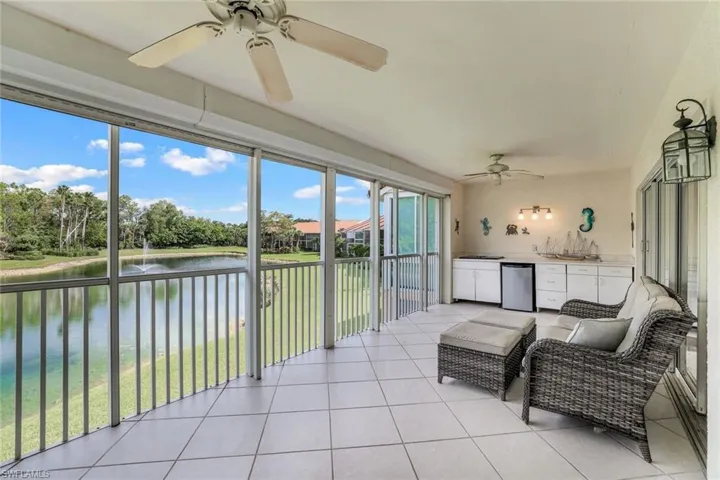 Huge Lanai featuring a wealth of natural light, waterfall & Fountain views, and ceiling fans