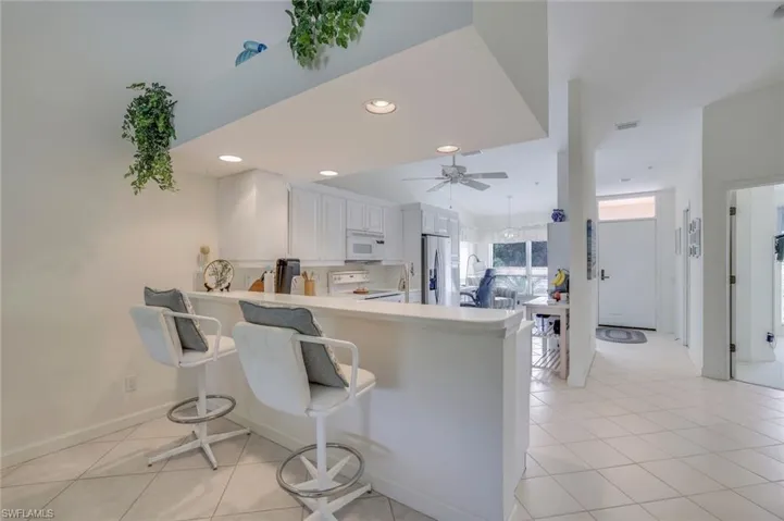 Breakfast Bar seats 4 comfortably