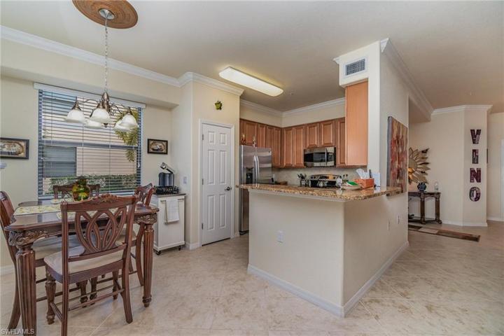 Eat-In Kitchen