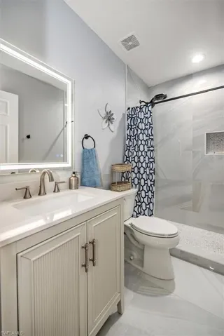 Renovated 2nd bath!