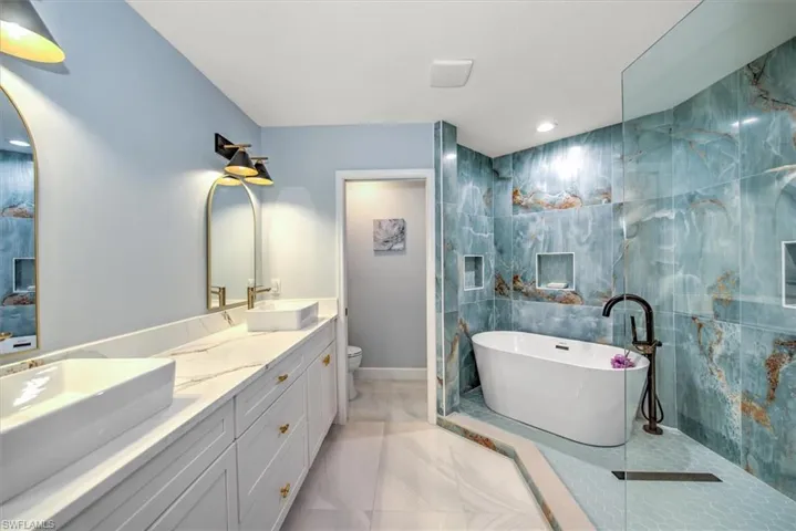 Completely renovated master bathroom!