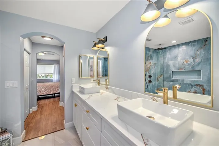 Dual sinks in master bathroom!