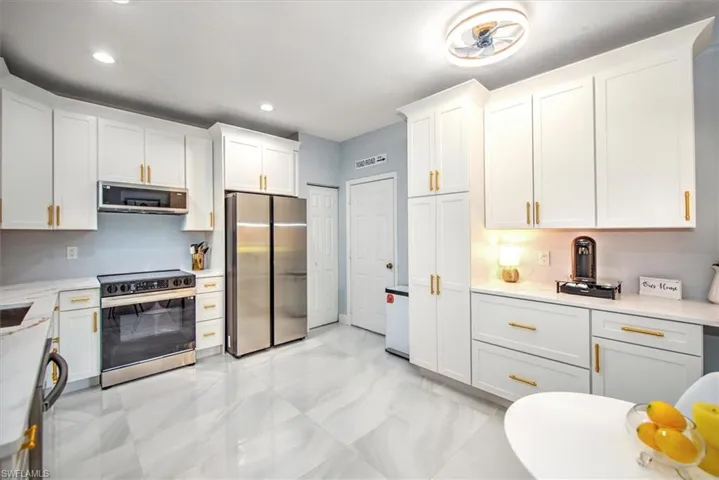 BRAND NEW luxury kitchen!