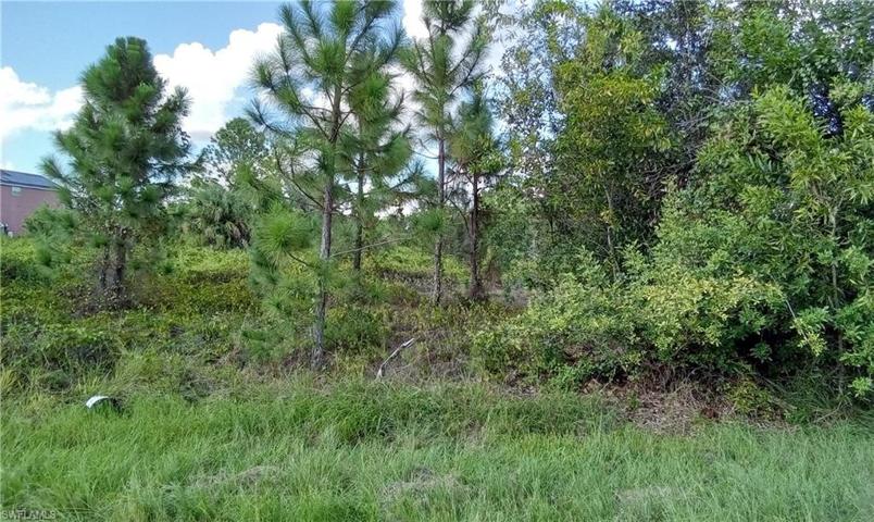 551  Manhattan E ST, LEHIGH ACRES, FL 33974