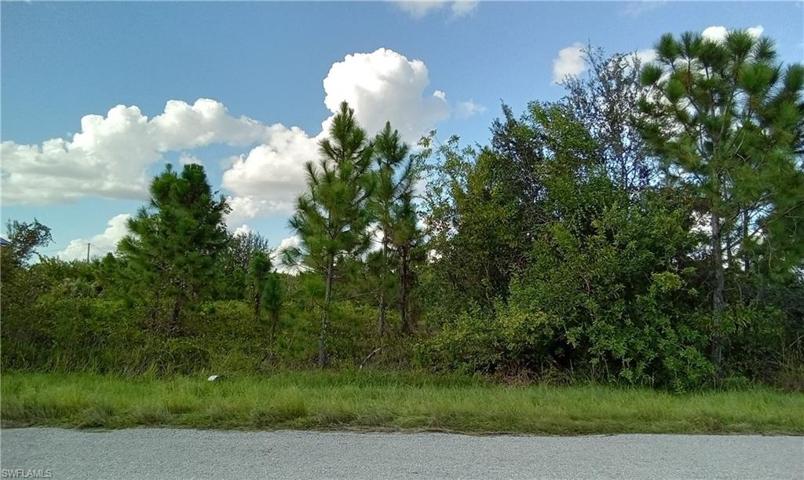 551  Manhattan E ST, LEHIGH ACRES, FL 33974